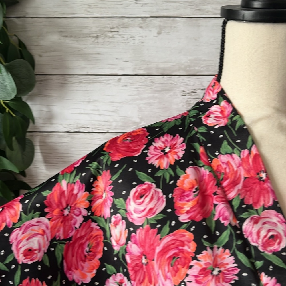 “Silky” Floral Robe with Pockets - Picture 2 of 10